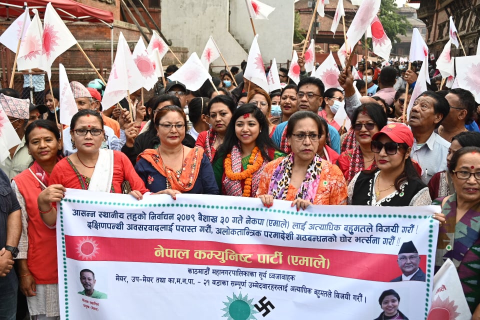 बसन्तपुरमा एमालेकाे घरदैलाे : महिलाकाे उल्लेख्य सहभागिता (तस्वीरहरू)